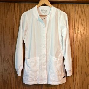 White snap enclosure, scrub jacket